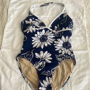 One piece halter